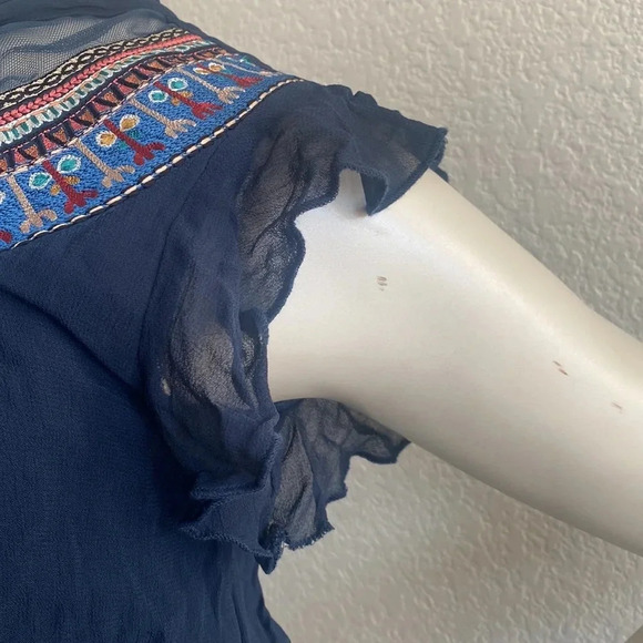 LABEL RITU KUMAR
Panelled Top with Tie-Up Neckline - Picture 6 of 11